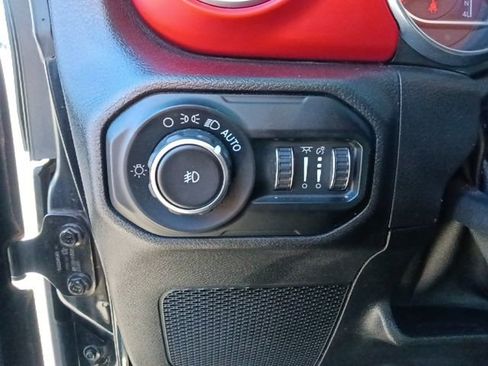 Used 2021 Jeep Wrangler Unlimited Rubicon image 16