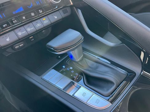 Used 2025 Hyundai Elantra SEL image 40