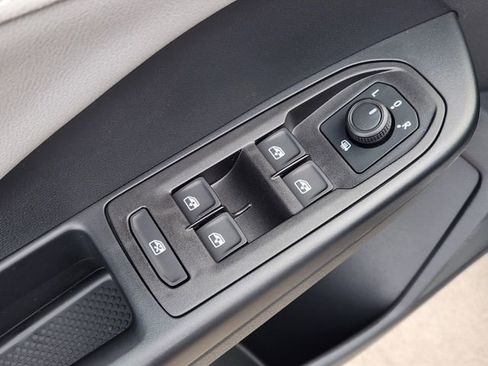 New 2024 Volkswagen Taos SE image 17