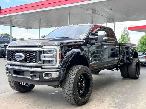 Used 2023 Ford F450 Platinum w/ FX4 Off-Road Package AWD/4WD image 6