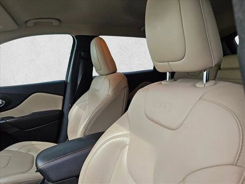 Used 2016 Jeep Cherokee Limited FWD image 20