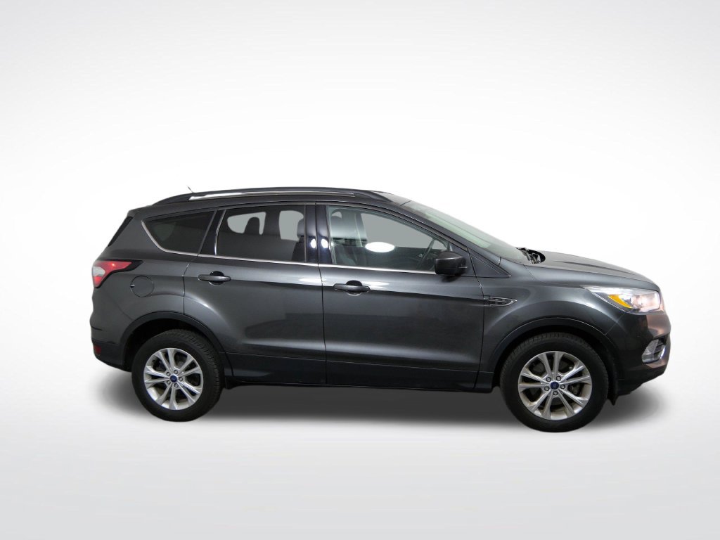 Used 2017 Ford Escape SE w/ Equipment Group 201A AWD/4WD image 2