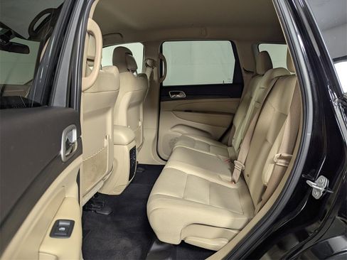 Used 2019 Jeep Grand Cherokee Laredo image 23