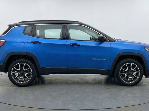 Used 2025 Jeep Compass Trailhawk AWD/4WD image 11