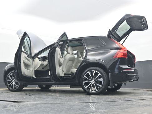 Used 2023 Volvo XC60 B5 Plus w/ Climate Package AWD/4WD image 41