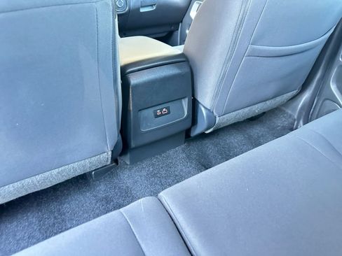 Used 2024 Nissan Frontier SV image 24