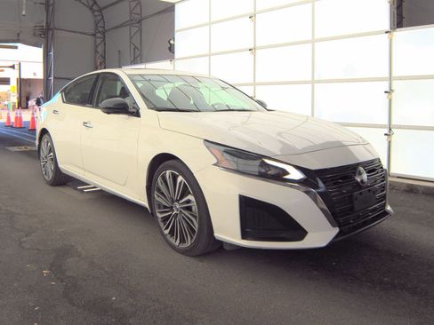 Used 2024 Nissan Altima 2.5 SL image 2