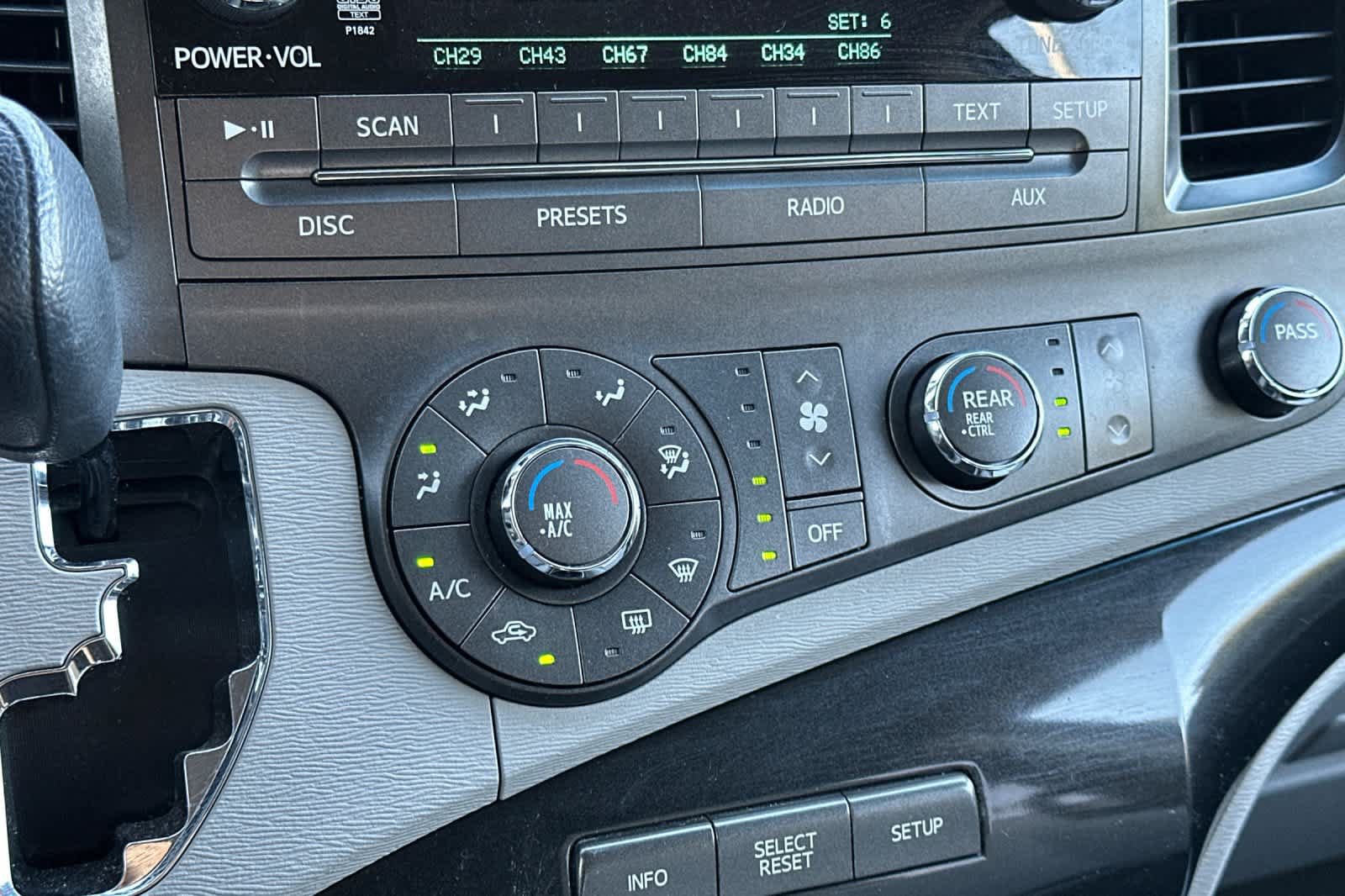 Used 2011 Toyota Sienna LE FWD image 22