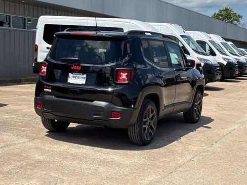 Used 2022 Jeep Renegade Latitude w/ Convenience Group AWD/4WD image 3
