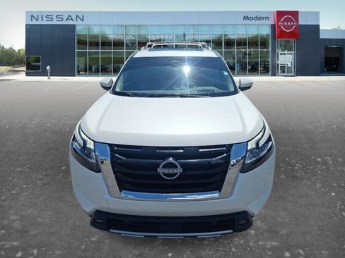 Used 2023 Nissan Pathfinder Platinum w/ Cargo Package AWD/4WD image 2