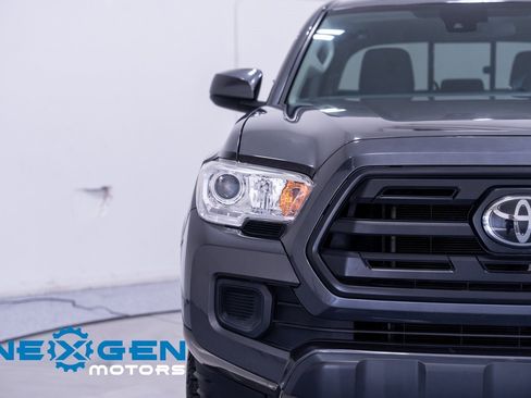 Used 2019 Toyota Tacoma SR image 5