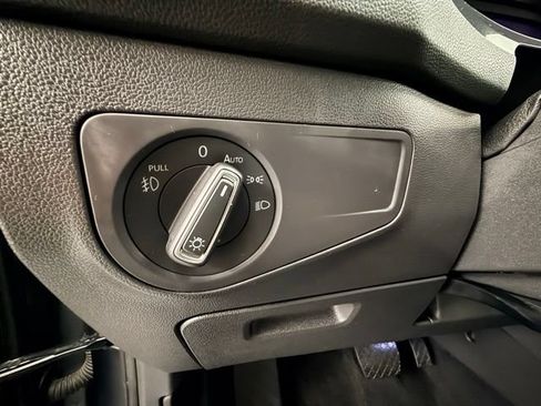 Used 2021 Volkswagen Tiguan SEL w/ 2-Row Tiguan MDO Package AWD/4WD image 19
