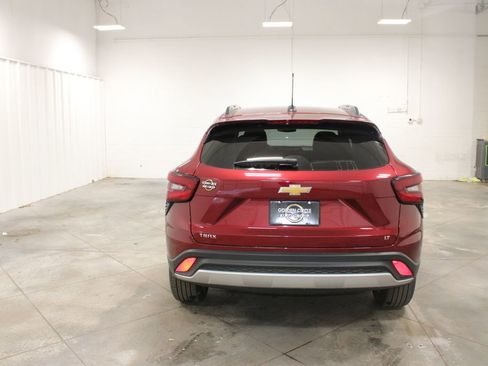 Used 2025 Chevrolet Trax LT image 8