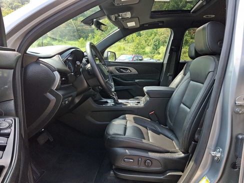 Used 2023 Chevrolet Traverse LT w/ LT Premium Package AWD/4WD image 13