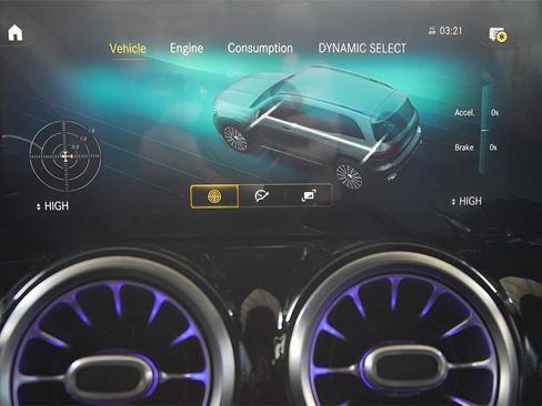 Used 2021 Mercedes-Benz GLB 35 AMG 4MATIC w/ Multimedia Package image 29