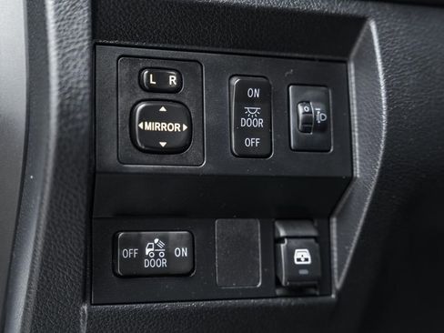 Used 2016 Toyota Tundra SR5 w/ SR5 Upgrade Package image 34