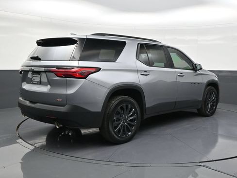 Used 2023 Chevrolet Traverse RS FWD image 5