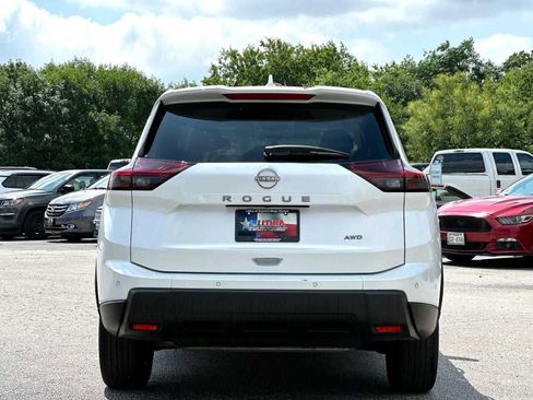 Used 2025 Nissan Rogue SV AWD/4WD image 14
