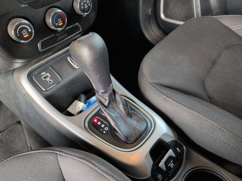 Used 2018 Jeep Compass Sport FWD image 25