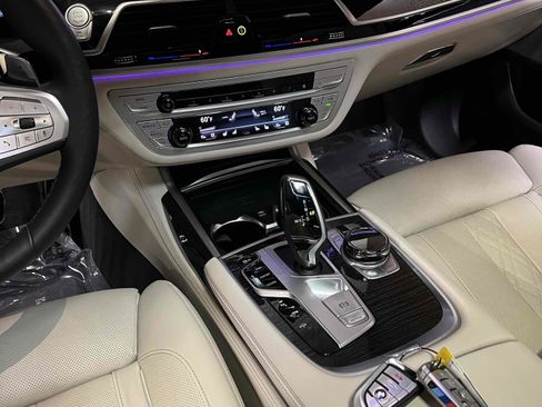 Used 2021 BMW 750i xDrive w/ Executive Package AWD/4WD image 28