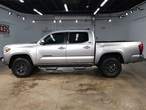 Used 2020 Toyota Tacoma SR5 image 4