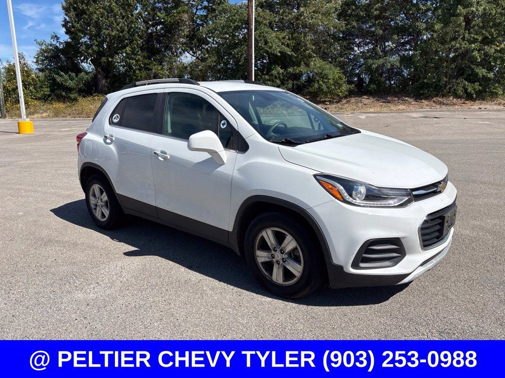 Used 2017 Chevrolet Trax LT w/ LT Convenience Package FWD image 1
