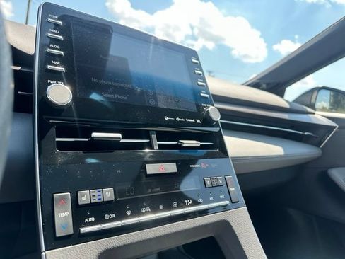 Used 2019 Toyota Avalon Limited FWD image 18