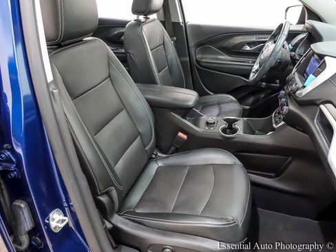 Used 2023 GMC Terrain SLT w/ Elevation Edition image 32