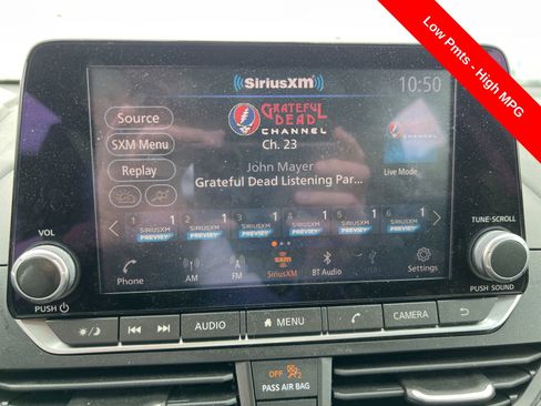 Used 2024 Nissan Altima 2.5 SV FWD image 14