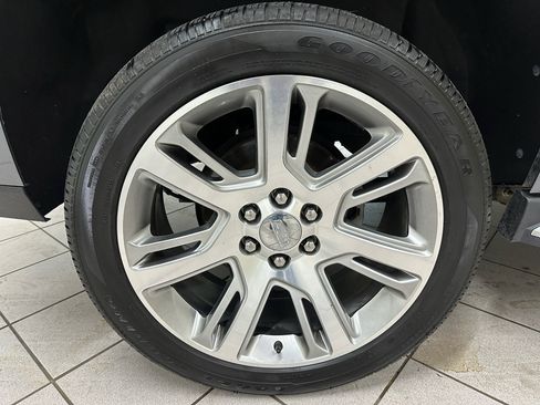 Used 2020 Cadillac Escalade Luxury image 15