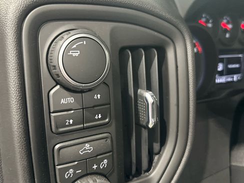 Used 2026 Chevrolet Silverado 1500 Custom Trail Boss w/ LPO, Dark Essentials Package AWD/4WD image 19