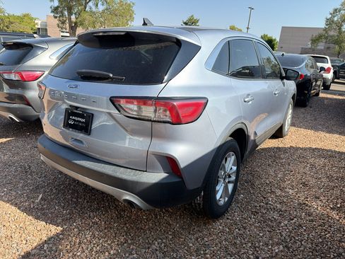 Used 2022 Ford Escape SE w/ Convenience Package FWD image 4