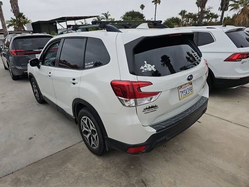 Used 2019 Subaru Forester Premium w/ All-Weather Package AWD/4WD image 4