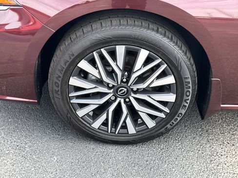 Used 2024 Nissan Altima 2.5 SV image 9