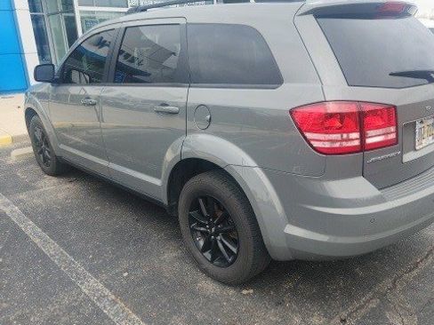 Used 2020 Dodge Journey SE w/ SE Popular Equipment Group image 1