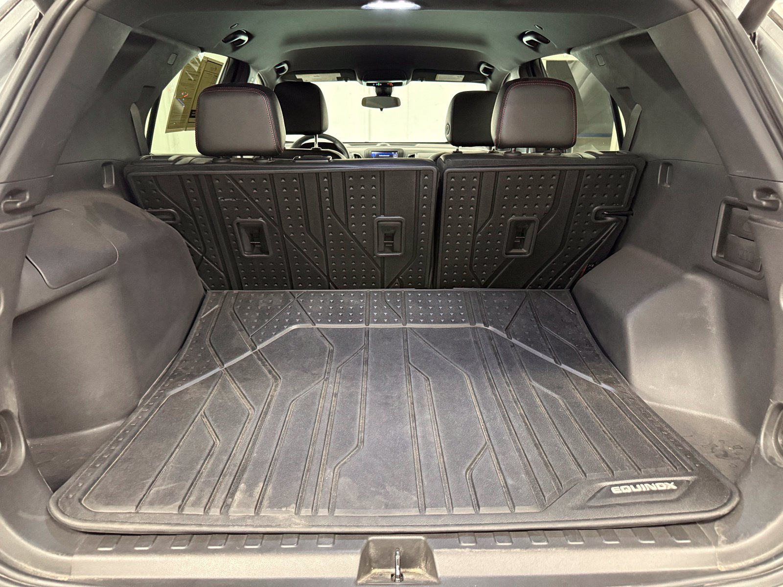 Used 2023 Chevrolet Equinox RS w/ LPO, Floor Liner Package FWD image 11