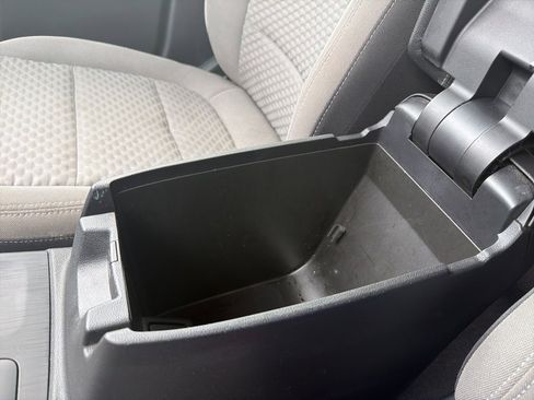 Used 2020 Ford Escape SE image 25