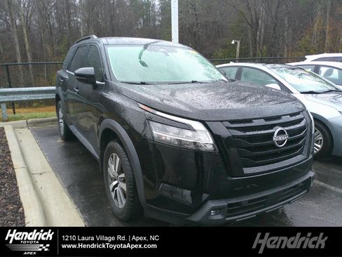 Used 2022 Nissan Pathfinder SL w/ SL Black Package image 1
