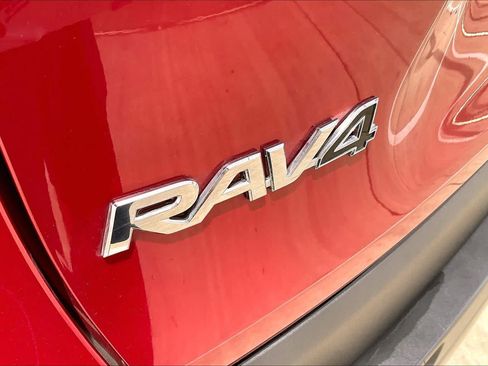 Used 2025 Toyota RAV4 LE FWD image 31