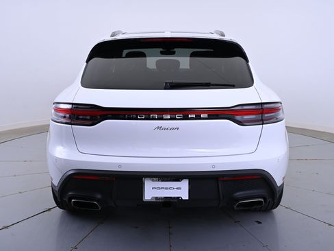 Certified 2025 Porsche Macan image 6