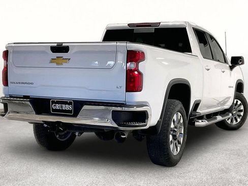 Used 2022 Chevrolet Silverado 2500 LT w/ Convenience Package AWD/4WD image 2