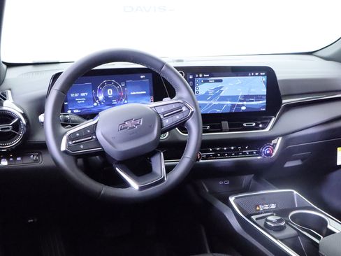 New 2026 Chevrolet Equinox LT w/ Convenience Package II FWD image 17
