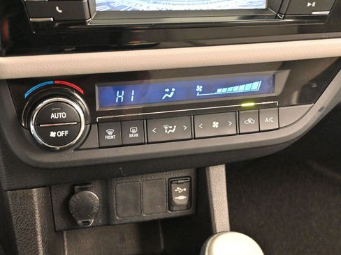 Used 2014 Toyota Corolla LE image 22