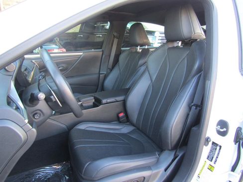 Used 2021 Lexus ES 250 F Sport image 9