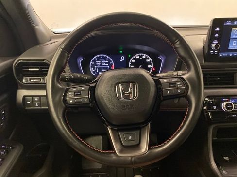 Used 2025 Honda Pilot TrailSport image 17