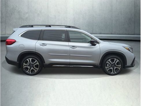Used 2025 Subaru Ascent Limited image 6