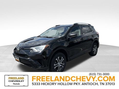 Used 2018 Toyota RAV4 LE FWD image 7
