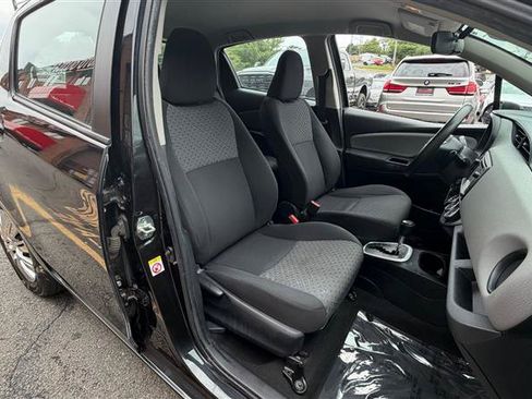 Used 2017 Toyota Yaris L w/ Carpet Mat Package FWD image 13