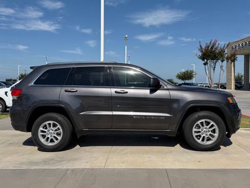 Used 2019 Jeep Grand Cherokee Laredo w/ Security & Convenience Group AWD/4WD image 21