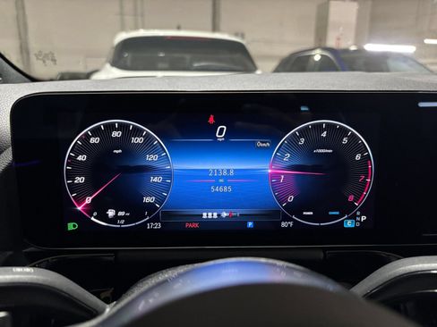 Used 2025 Mercedes-Benz GLA 250 4MATIC image 41